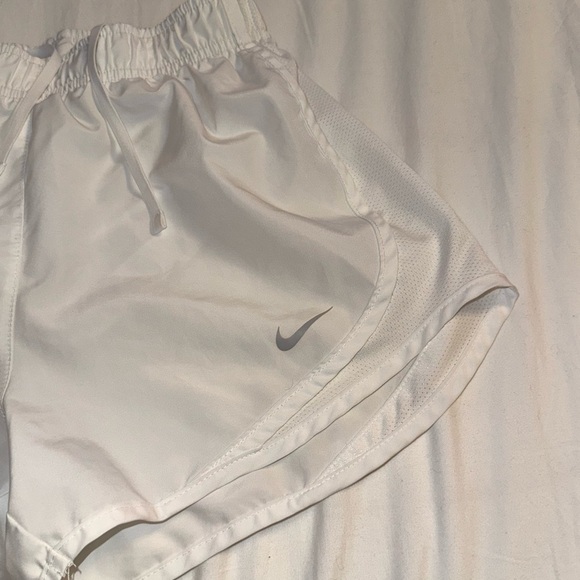 Nike White Athletic Shorts Lightweight Elastic Waist - Picture 5 of 6